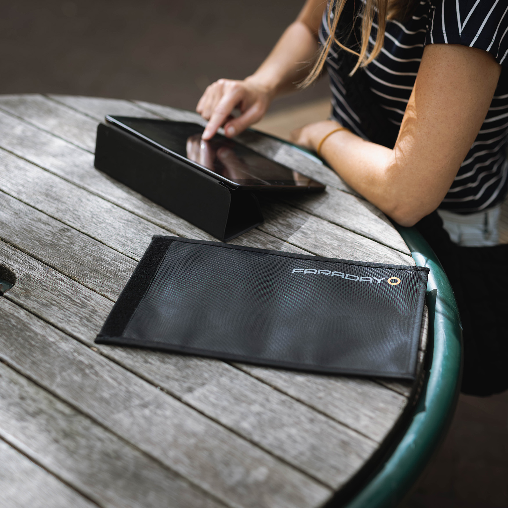 JACKET Tablet Forensic Faraday Bag