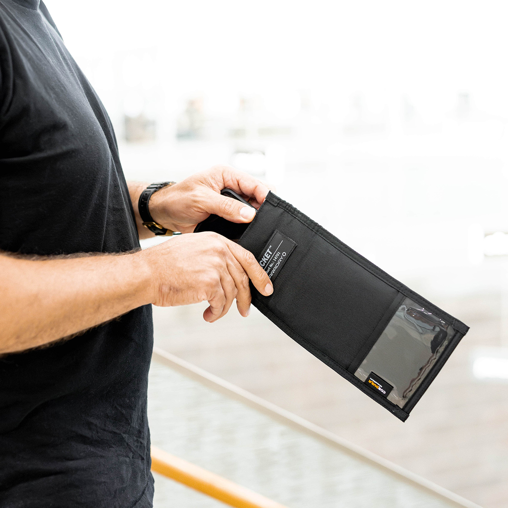 JACKET Pro Faraday CORDURA® Vertical Phone Bag – Magnetic Closure