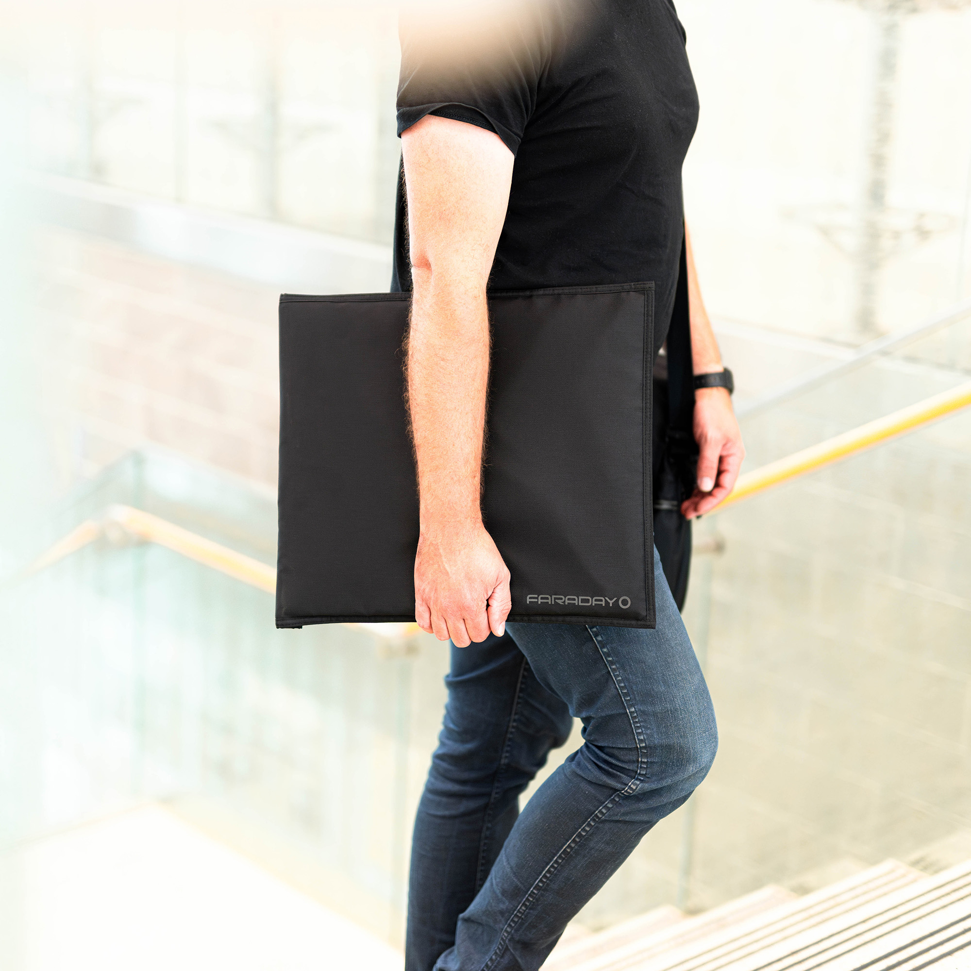 JACKET Pro Faraday CORDURA® Laptop XL Bag – Magnetic Closure