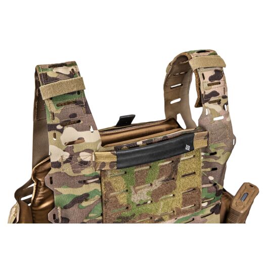 Top/angled view of PLATE6 with ULTRAcomp® laminate and adjustable shoulder straps
